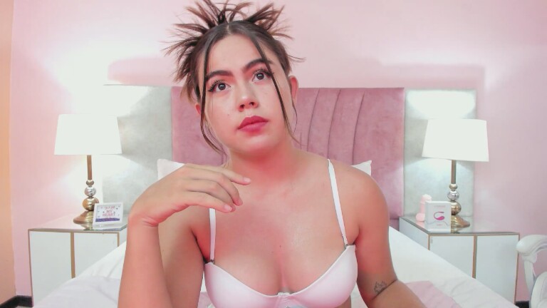 ElleWesst's Streamate show and profile