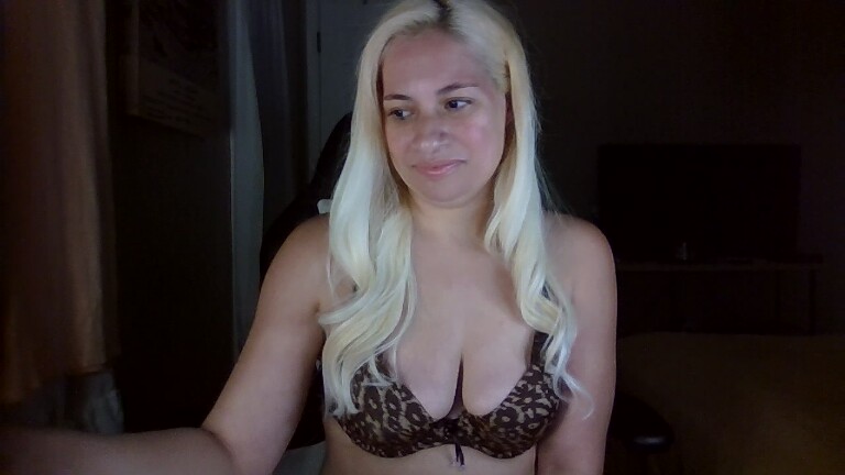 LC24xxx's Streamate show and profile