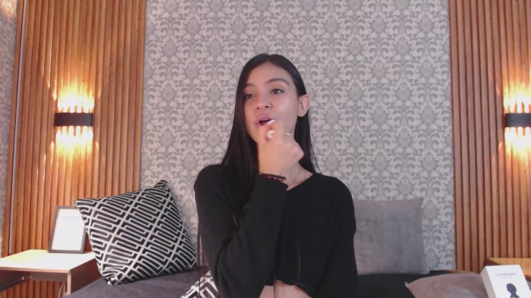 Charlotte_18's Streamate show and profile