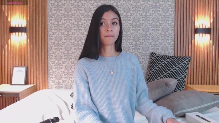 Charlotte_18's Streamate show and profile