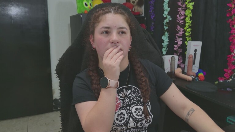 annbronw's Streamate show and profile