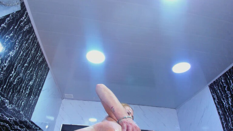 Ladyy_Scarlett's Streamate show and profile