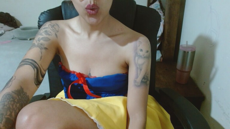 Lolaa888's Streamate show and profile