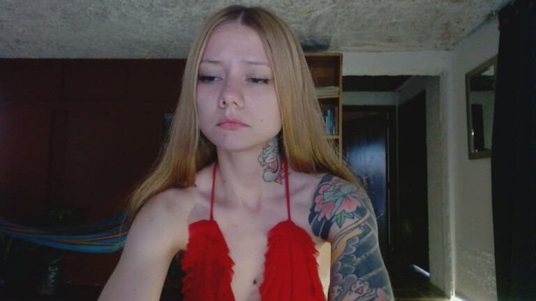 VicktoriaLou's Streamate show and profile