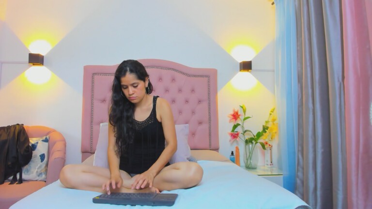 Paulynavera's Streamate show and profile