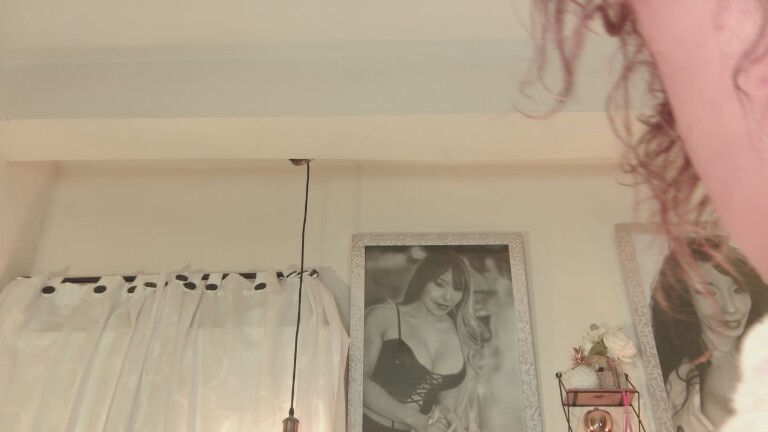 SelenaRossi's Streamate show and profile