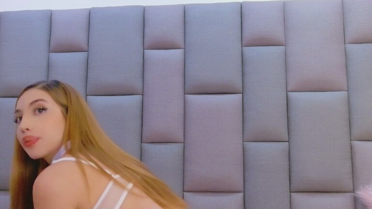 EstefaniaHansen's Streamate show and profile