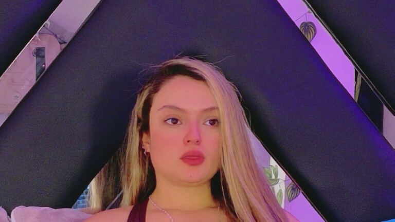 Giigii_Hadid's Streamate show and profile