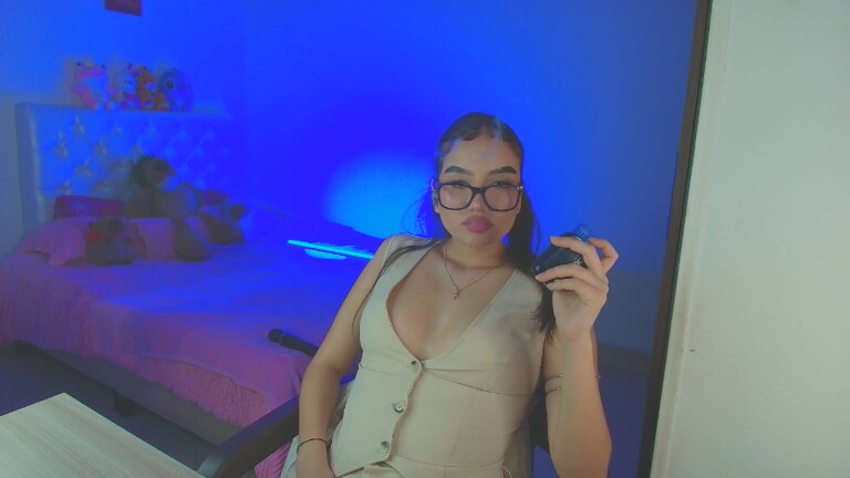 Kaara_Coopper's Streamate show and profile