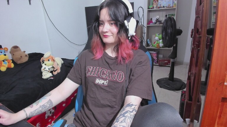 Red_Pandemonium's Streamate show and profile