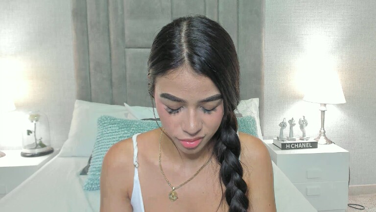 ZairaAbad's Streamate show and profile