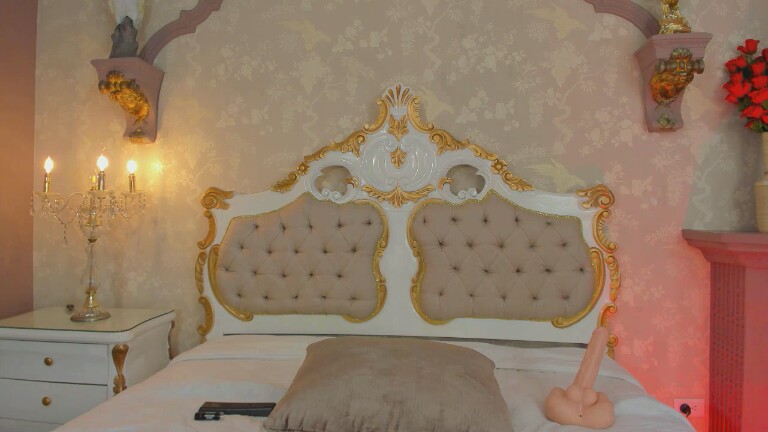 ZuzanHoll's Streamate show and profile