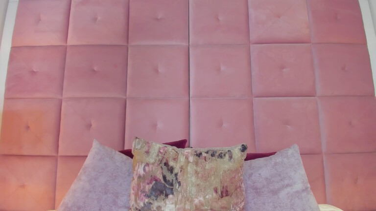 hollyBrisstol90's Streamate show and profile