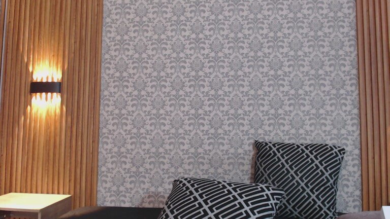 Charlotte_18's Streamate show and profile