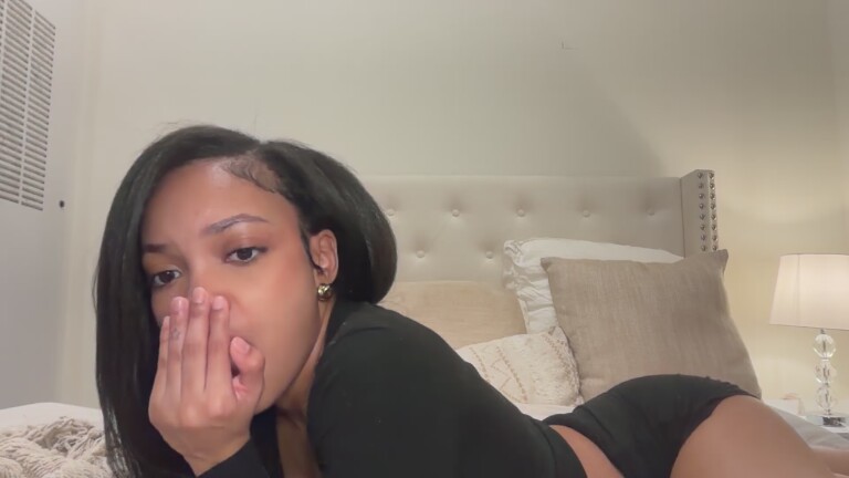 HalleTheStar's Streamate show and profile