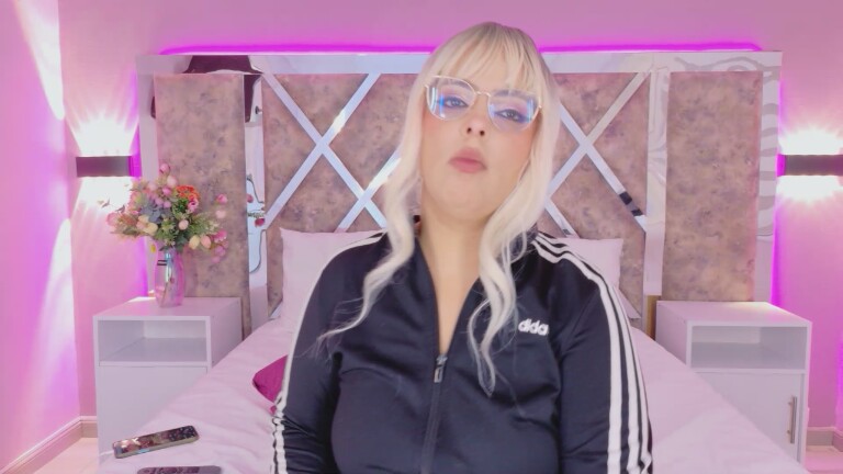 Emmy_Pierce's Streamate show and profile