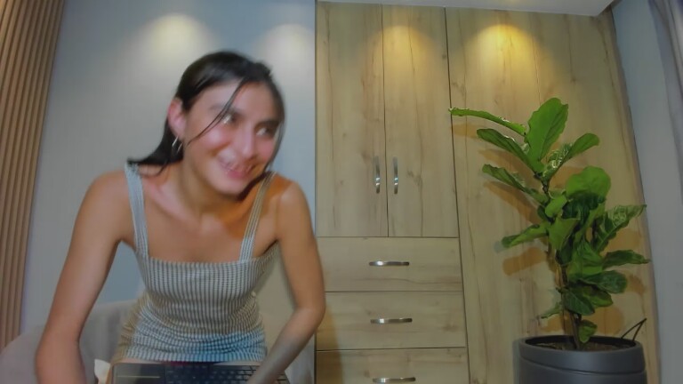 beatriz_doll's Streamate show and profile