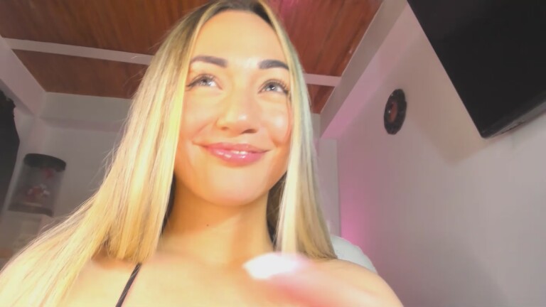 Sara019's Streamate show and profile