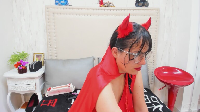 EmmaWatss's Streamate show and profile